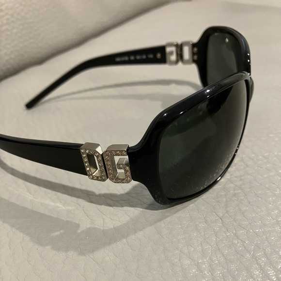 Dolce & Gabbana sunglasses - Picture 2 of 3